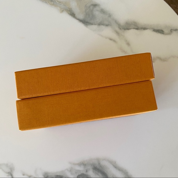 LOUIS VUITTON POST CARDS & GIFT BOX BUNDLE - Picture 5 of 9